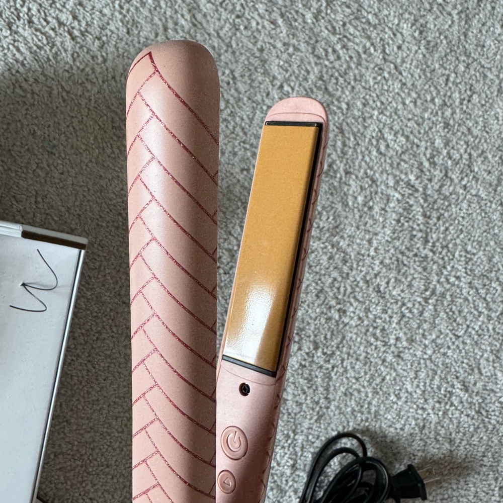 CHI Rose Delight Ceramic Hairstyling Iron - Picture 4 of 7